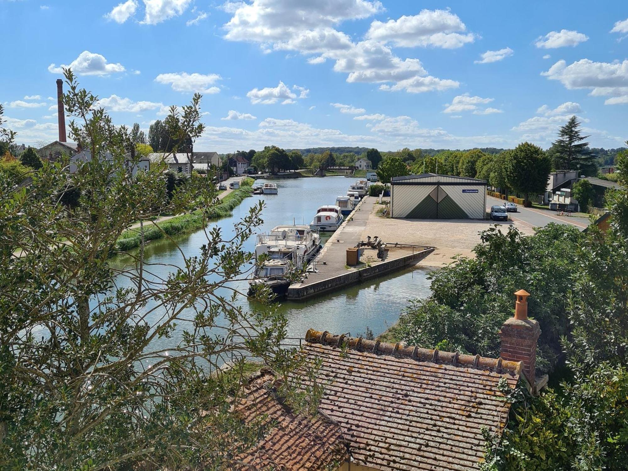 Gite Spacieux A Briare Avec Terrasse, Ideale Pour Familles Et Seminaires, Animaux Acceptes. - Fr-1-590-371 Exterior foto