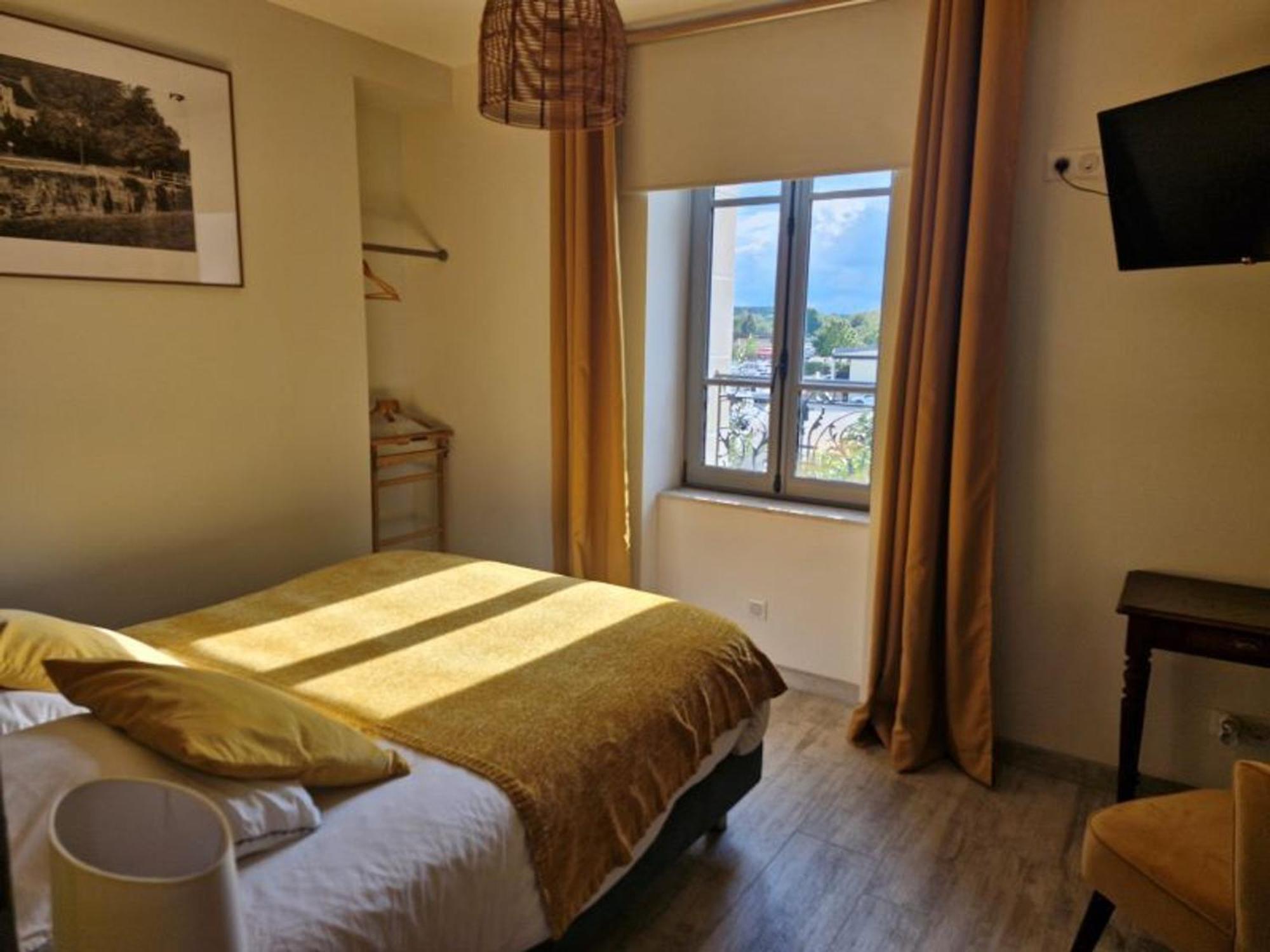 Gite Spacieux A Briare Avec Terrasse, Ideale Pour Familles Et Seminaires, Animaux Acceptes. - Fr-1-590-371 Exterior foto
